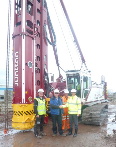 FK Lowry acquires new piling rigs